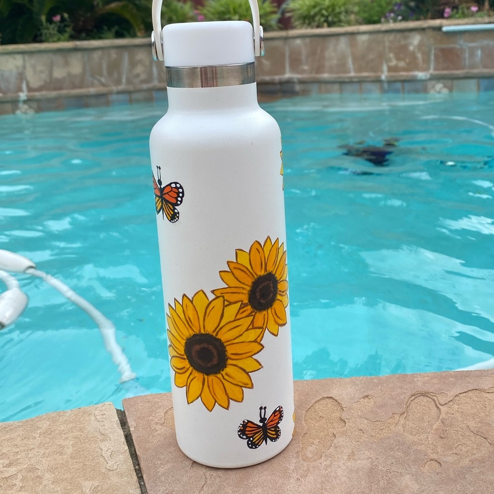Painted hydroflasks - Picture 2 of 4